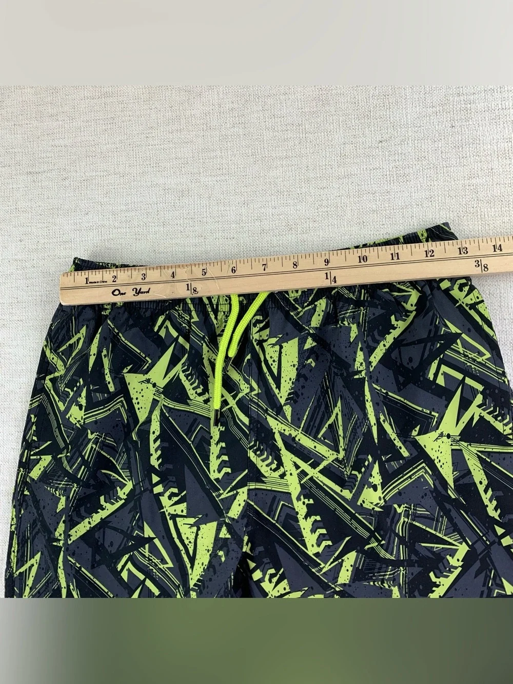 Spyder boy's Black and Neon Green Geometric print Swim Trunks size M(10-12)